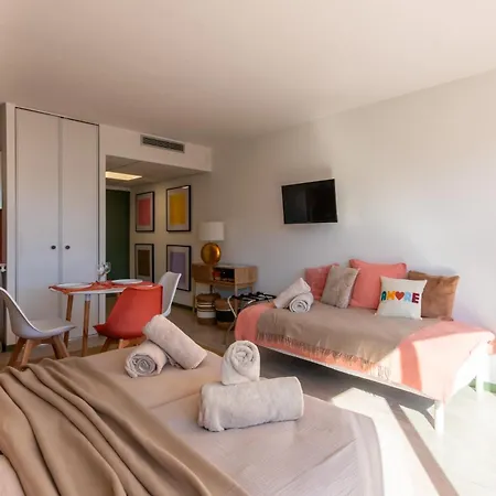 Cosy 2-3 Pers, Balcon, Parking Prive, Clim, Wifi - 15 Min Sanctuaire Apartment