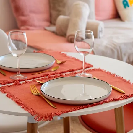 Cosy 2-3 Pers, Balcon, Parking Prive, Clim, Wifi - 15 Min Sanctuaire Apartment *