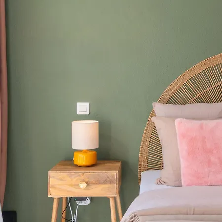 Cosy 2-3 Pers, Balcon, Parking Prive, Clim, Wifi - 15 Min Sanctuaire Apartment *
